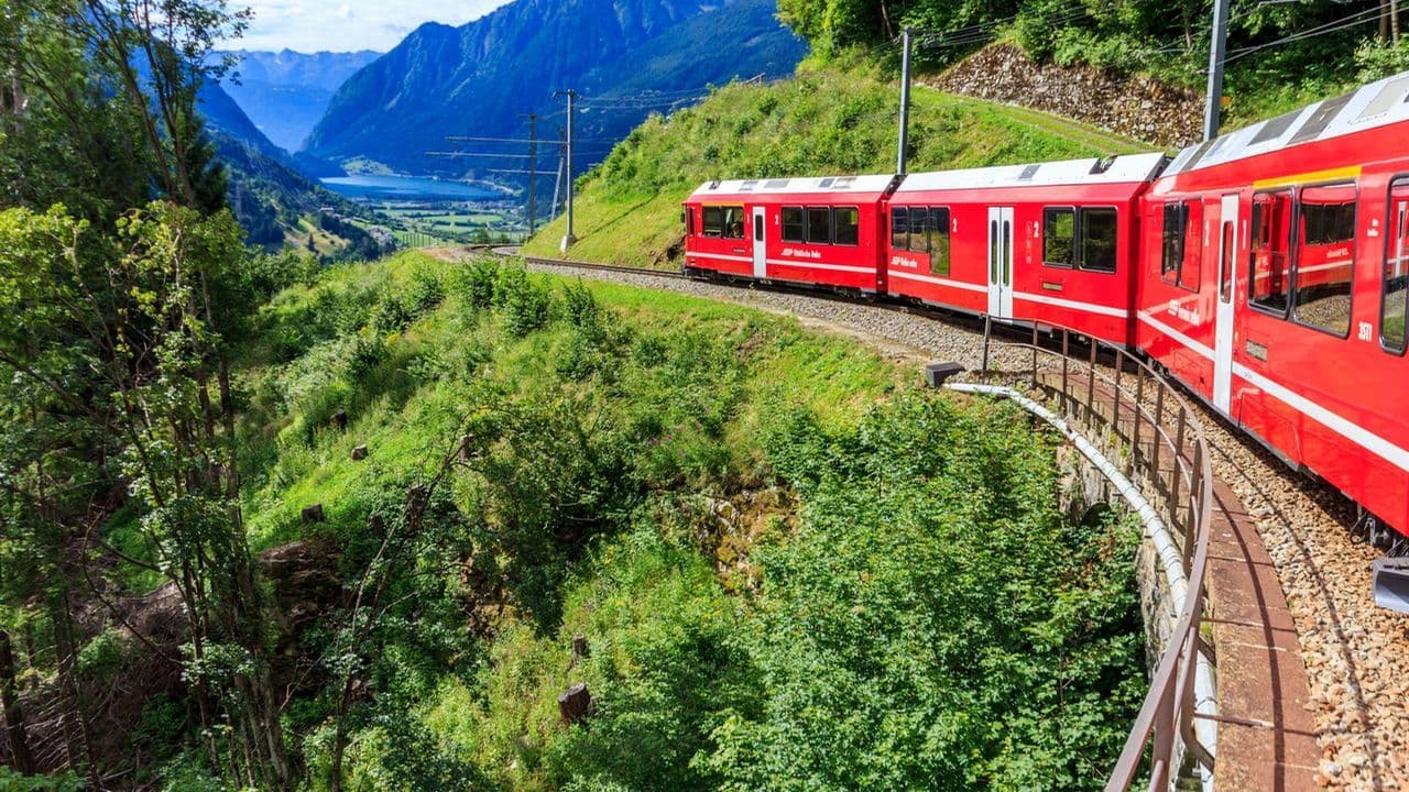Czerwonym Pociągiem ku Alpejskim Szczytom – Bernina 2027